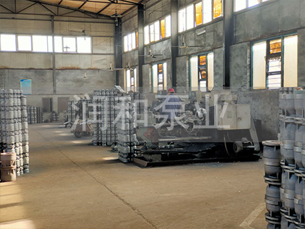 潜水泵导流壳加工车间